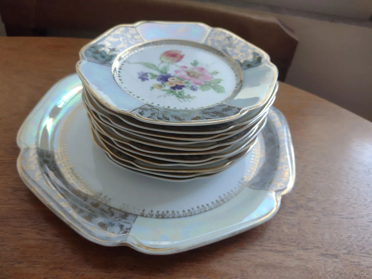 Antique tea set63824569129601124