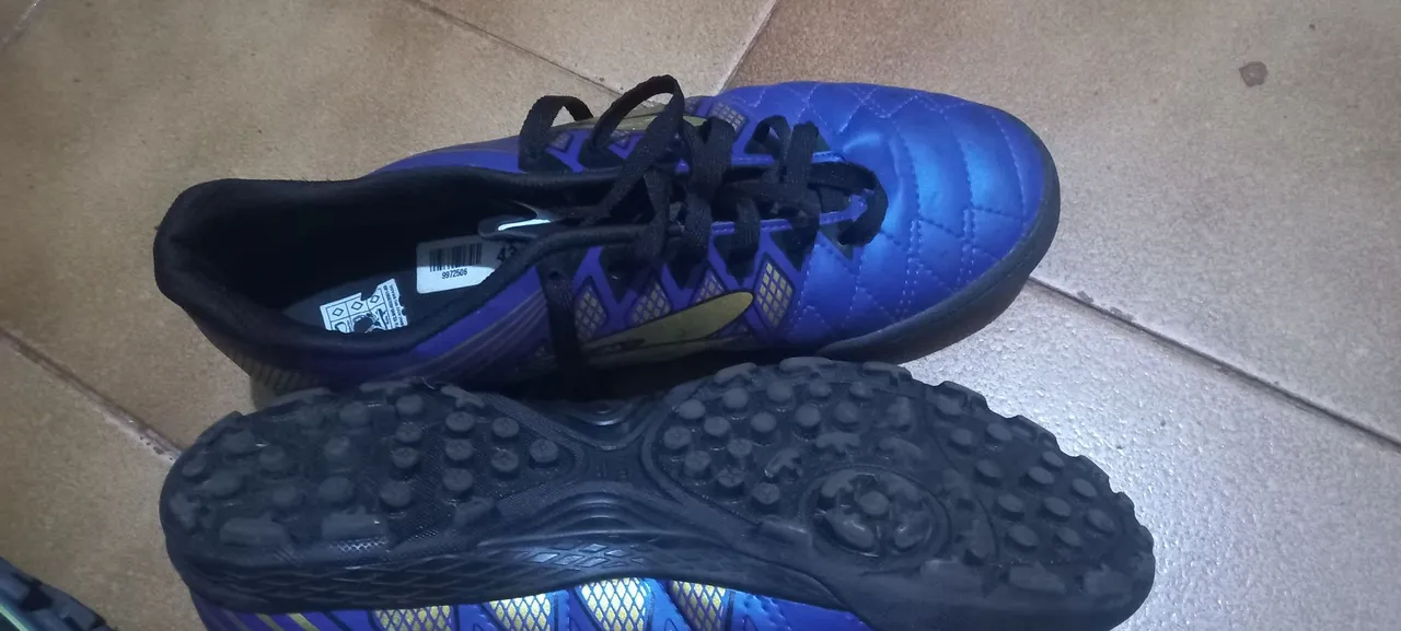 Chuteira e tenis