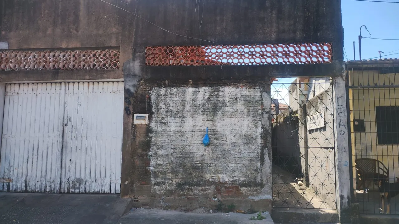 Vendo casa de frente mais 3 de vila no mesmo terreno com escritura.