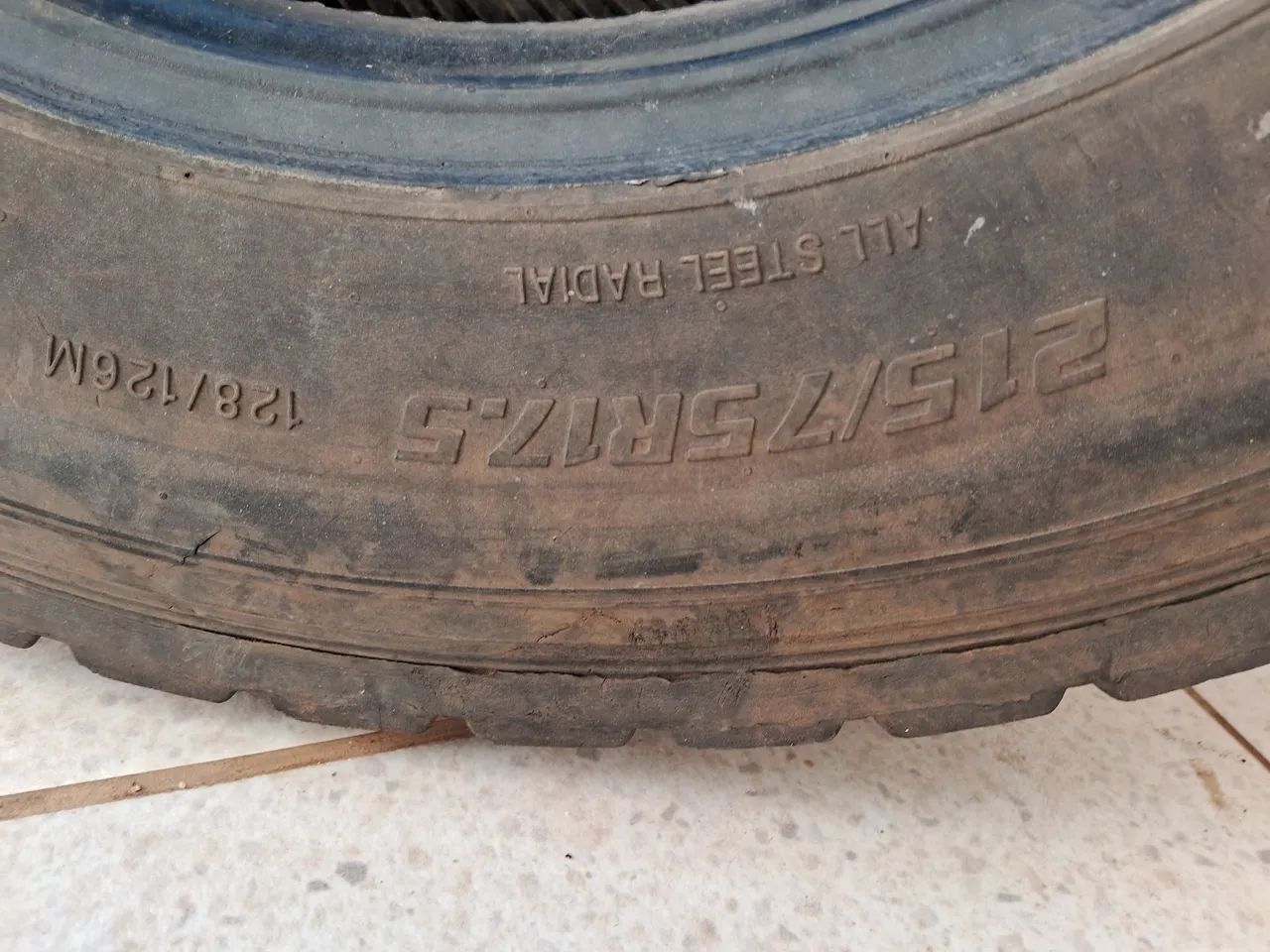 Pneus 215/75 17.5 caminhão recapado - Foto 2
