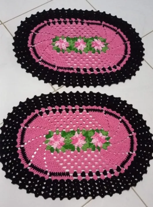 Jogo de Tapetes Crochê Oval Rosa e Preto