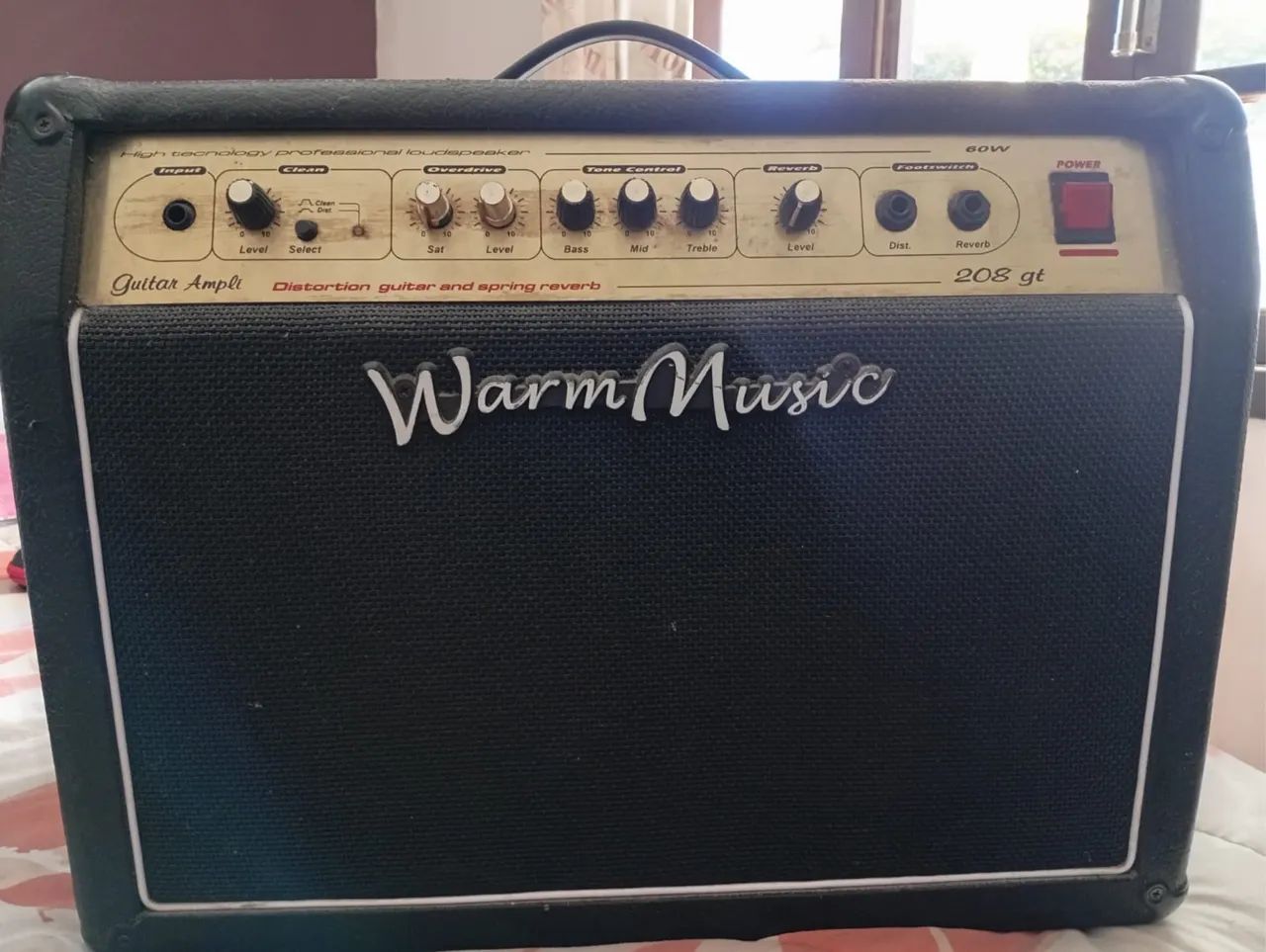 Amplificador warm Music gt208 com reverb e drive acompanha footswitch