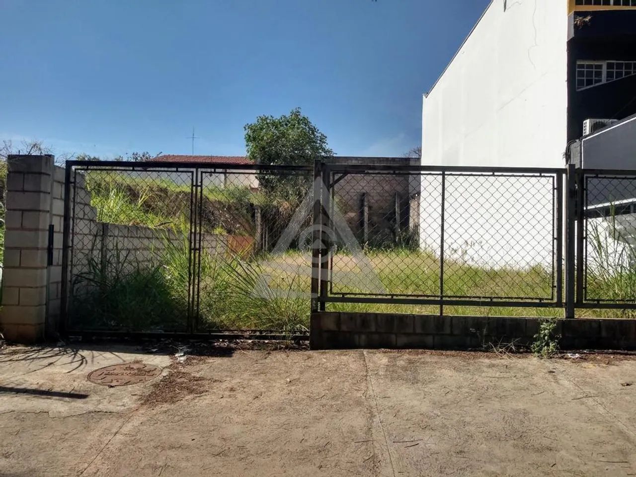 Terreno à venda em Campinas, Vila Marieta, com 700 m²