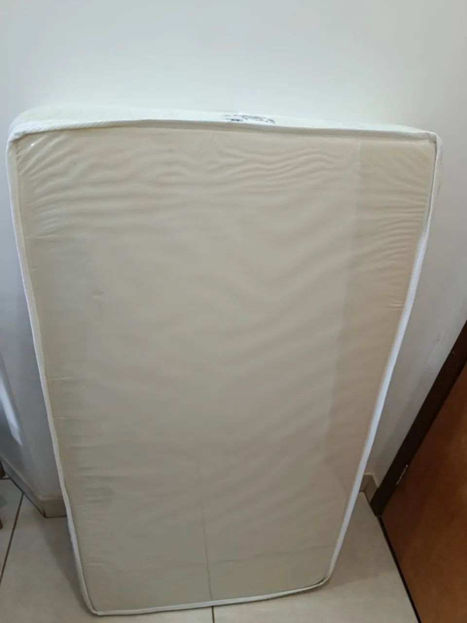 Berço com colchão novinho, vira sofá infantil - Foto 5