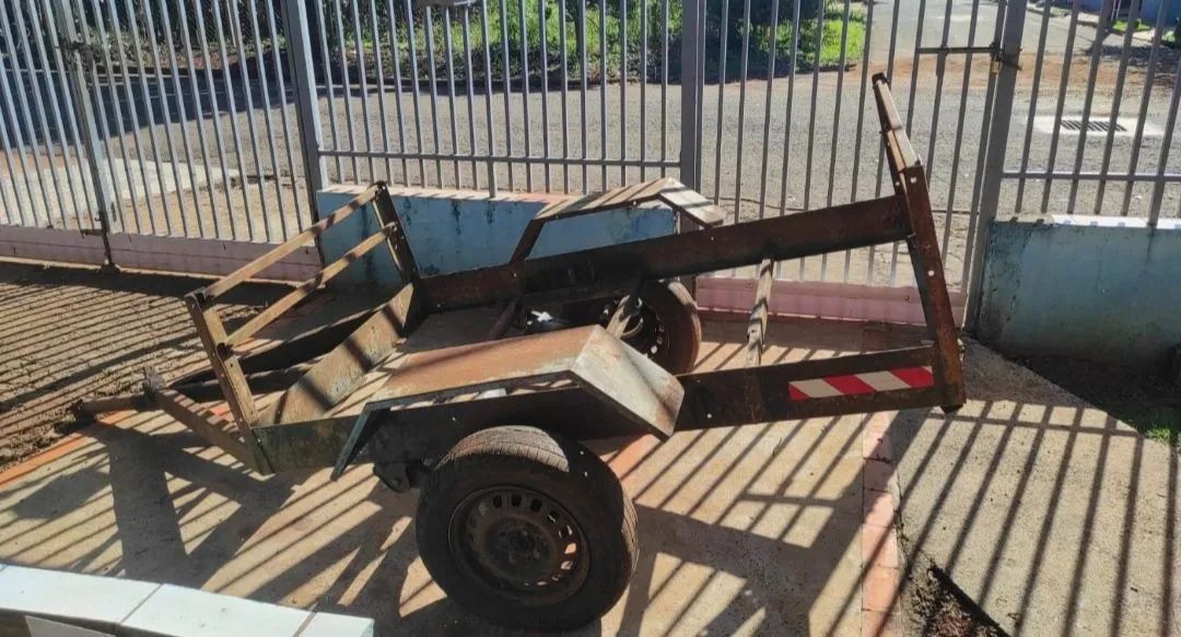 Carretinha para transporte de cargas. Para terminar de reforma.. - Foto 3