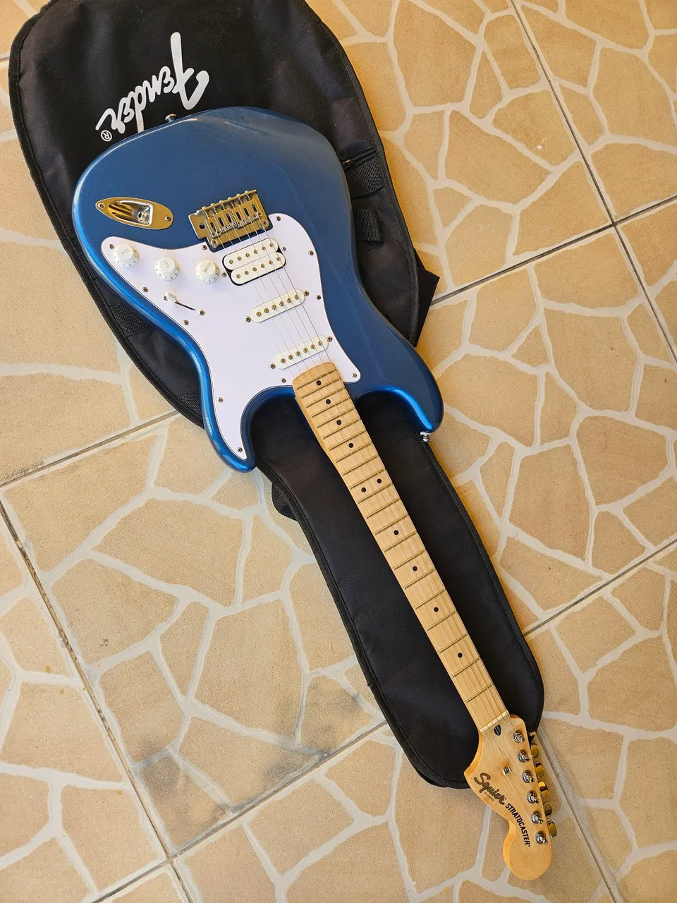 Guitarra fender super Indonésia