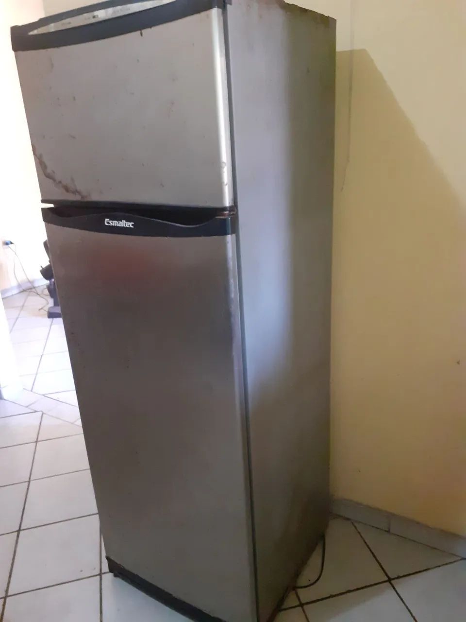 Geladeira usada ,e que parou de funcionar. * - Foto 3