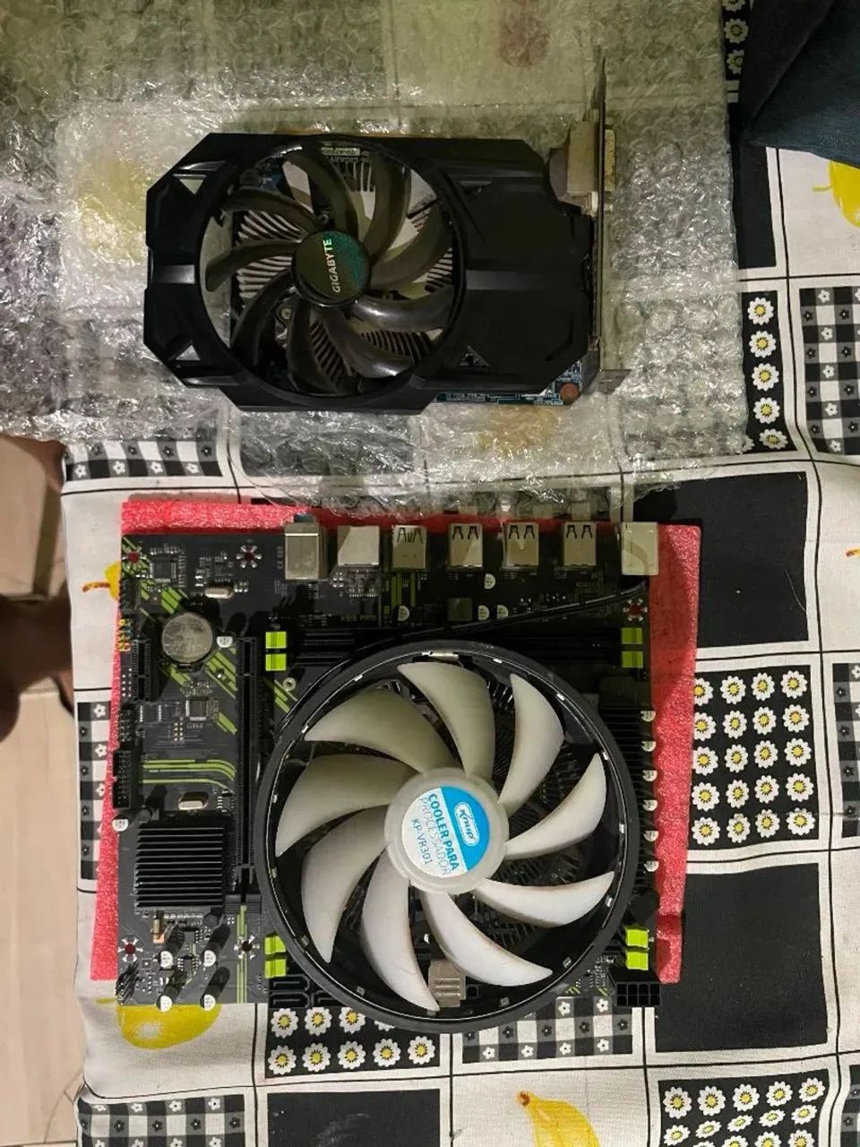 SEVENTEEN - o x o Kit Xeon É5 2666 V3 + X99 + GTX 750 + Cooler - Peças de Hardware