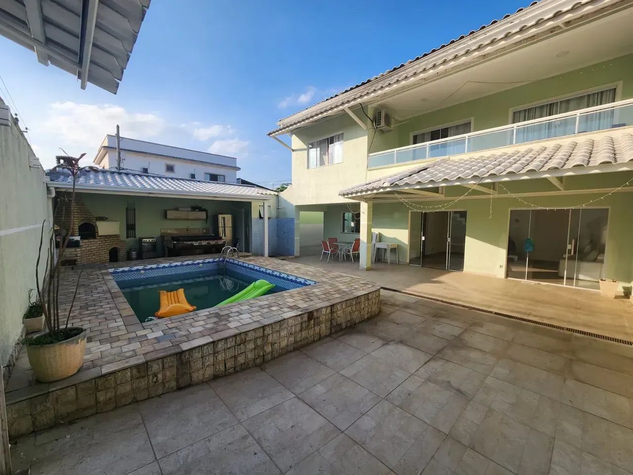 Casa moderna ampla com piscina, quintal e área Gourmet!