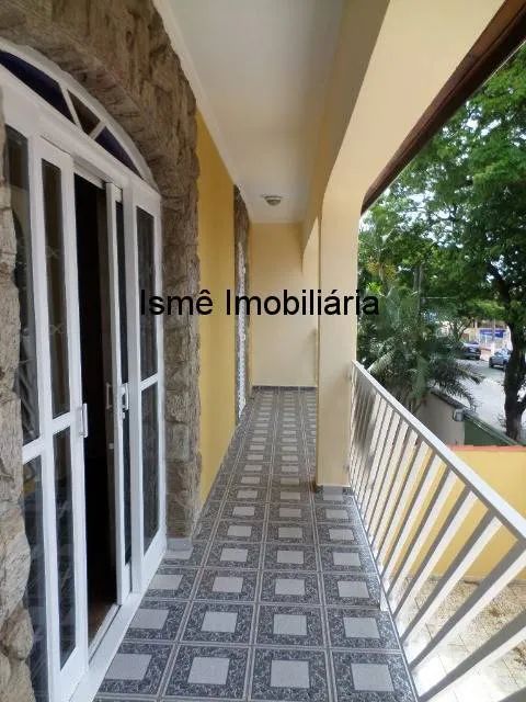 Sobrado c/ 3 dorm, sendo 2 suítes + edícula fundos