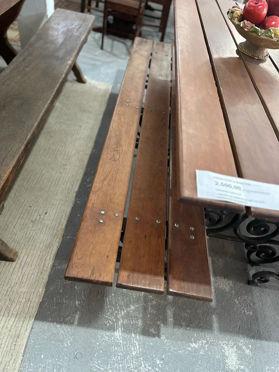 Mesa com 2 bancos - pés de ferro  - Foto 2