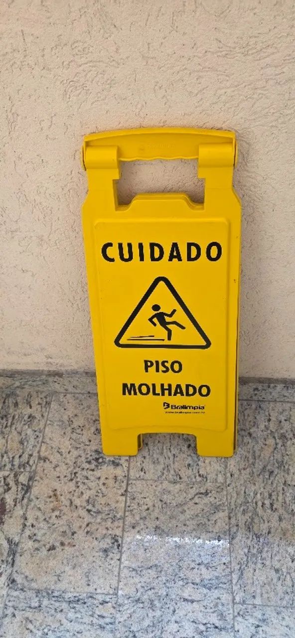 Placa Sinalizadora Bralímpia Piso Molhado Compacta Amarela - Foto 3