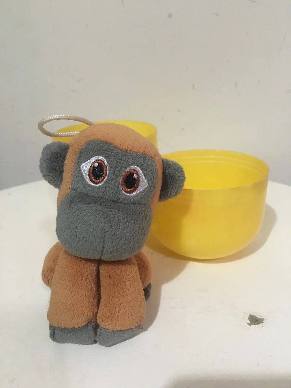 Macaco Pelúcia Kinder OVO