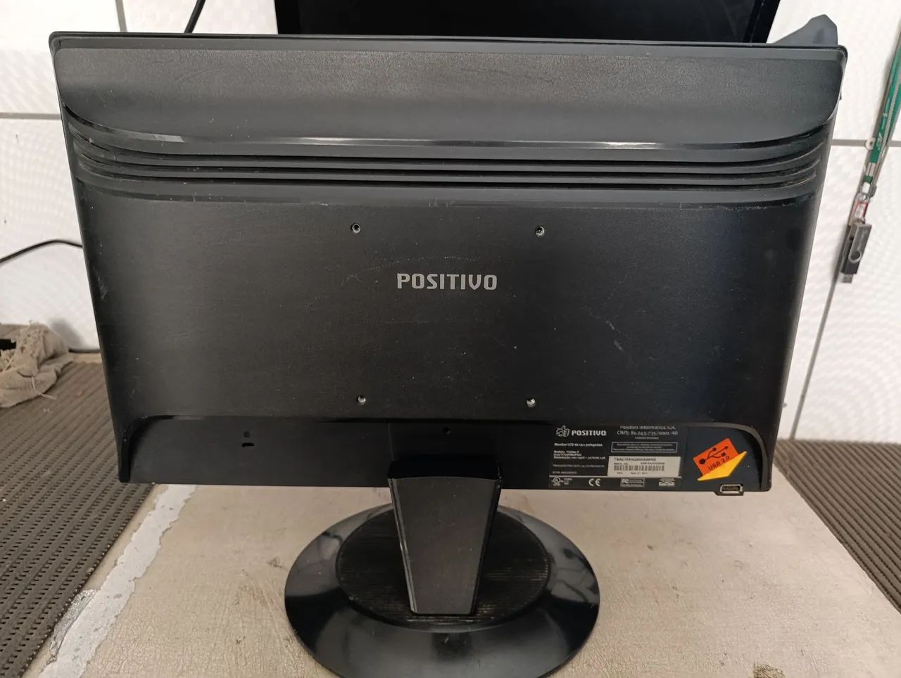 Monitor positivo 18,5 semi novo - Foto 2
