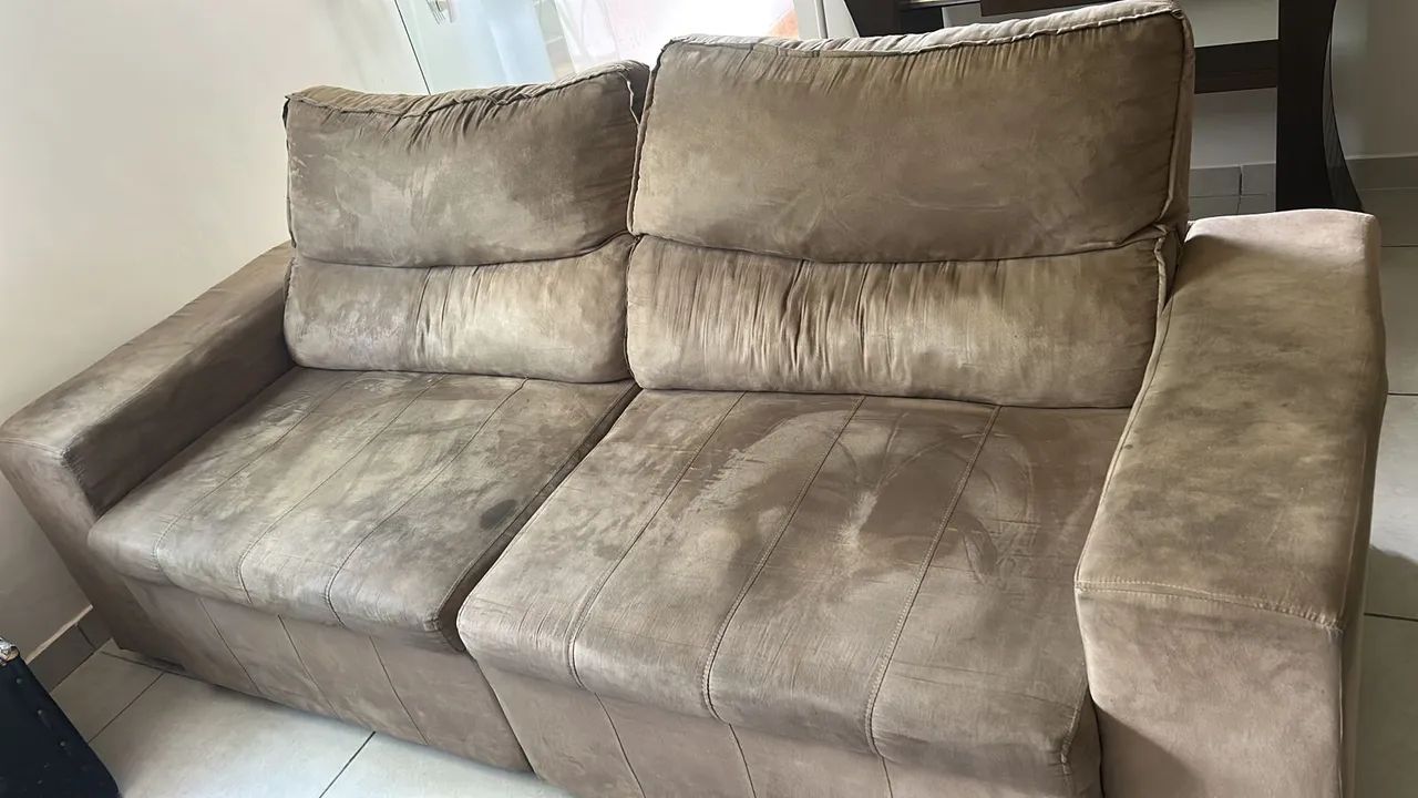 SOFÁ RECLINÁVEL E RETRÁTIL. 