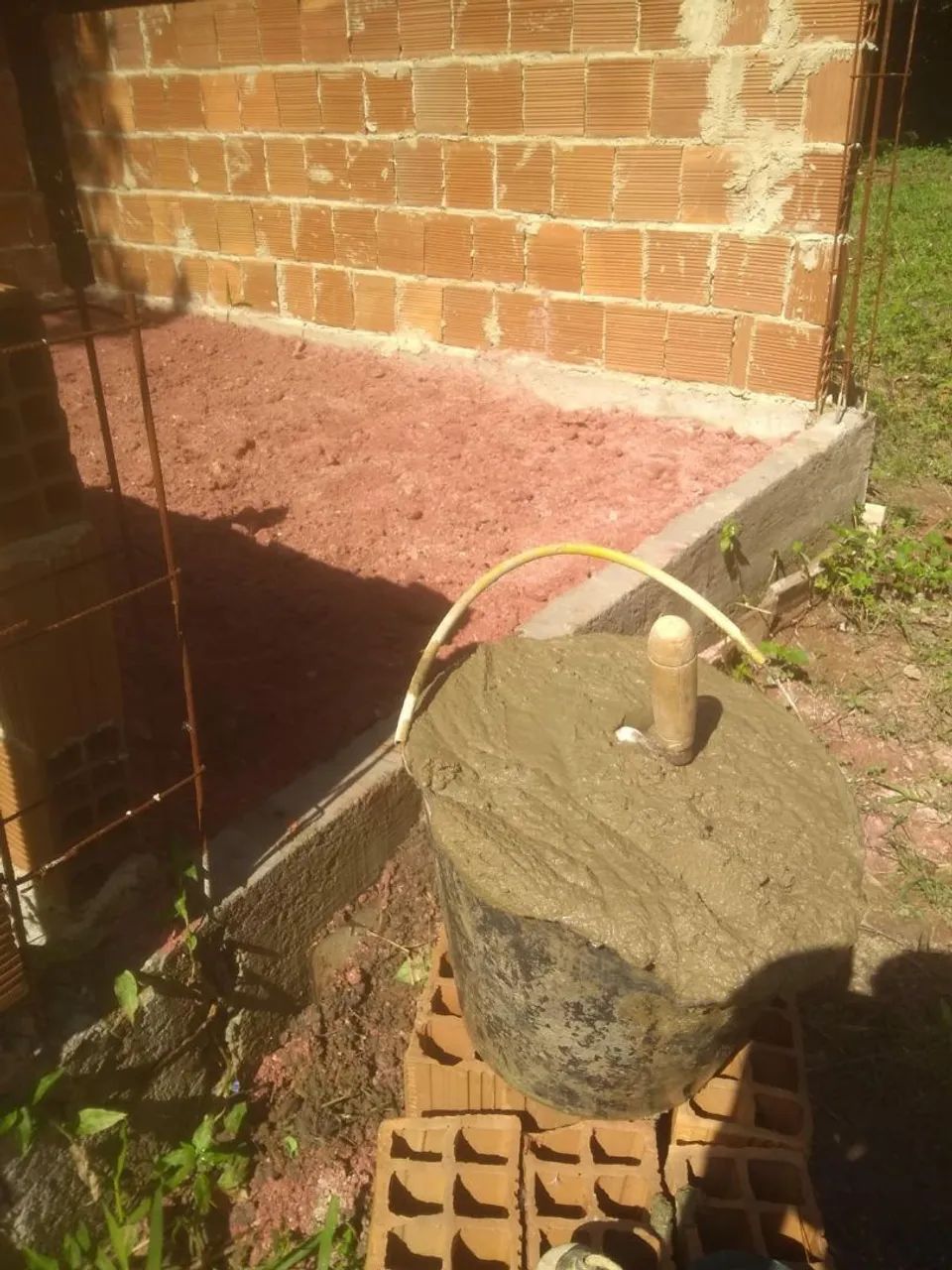 Terreno com casa inacabada  - Foto 2