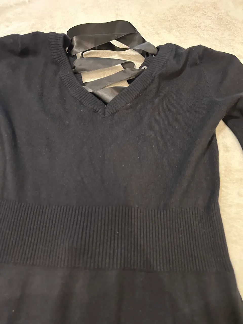 Vestido "Black Elegance" em Malha manga longa - Detalhe de Luxo nas Costas - TAM M  NOVO - Foto 5
