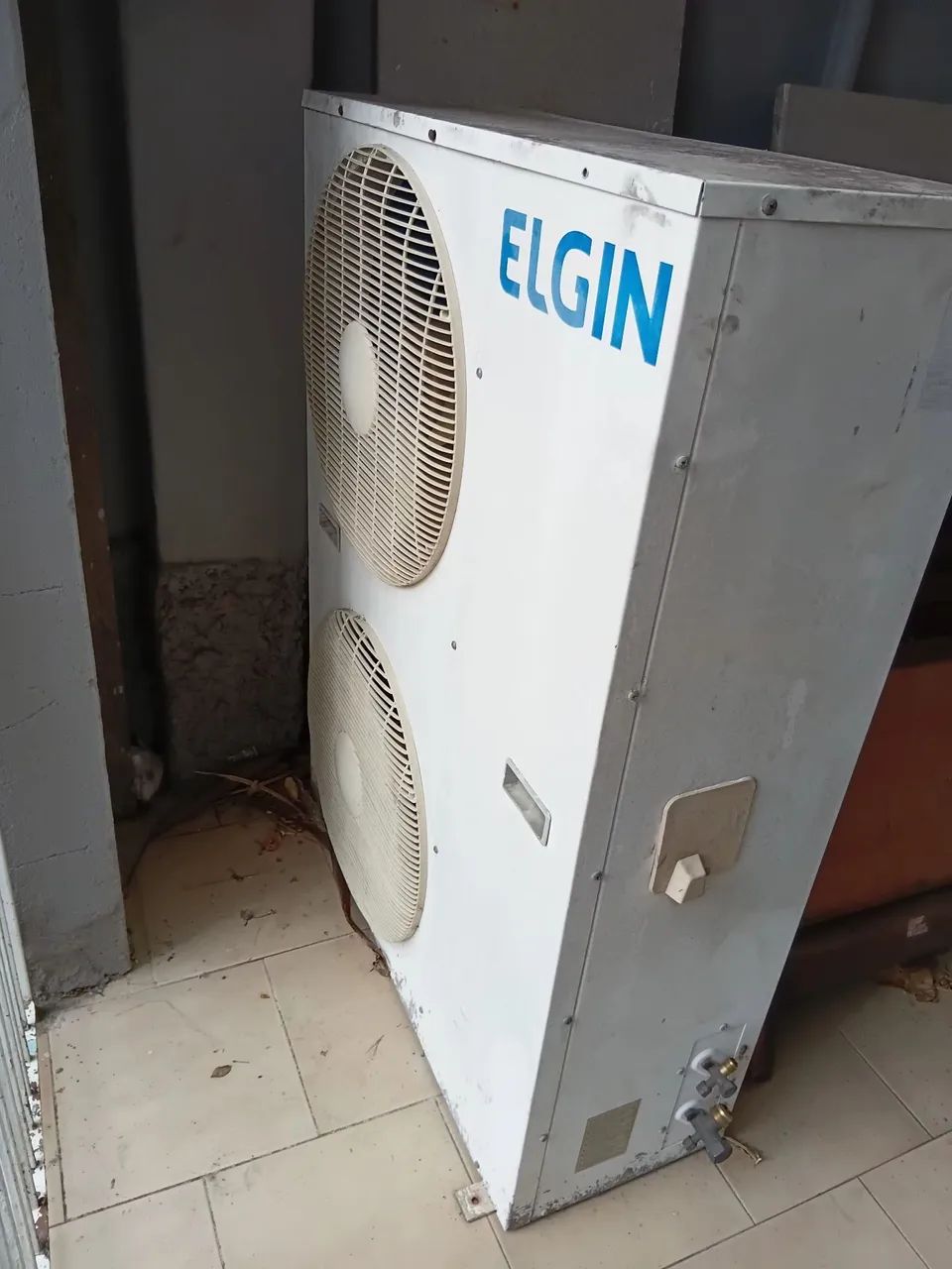 VENDO AR CONDICIONADO PISO TETO 60.000 BTUS TRIFÁSICO USADO - Foto 2