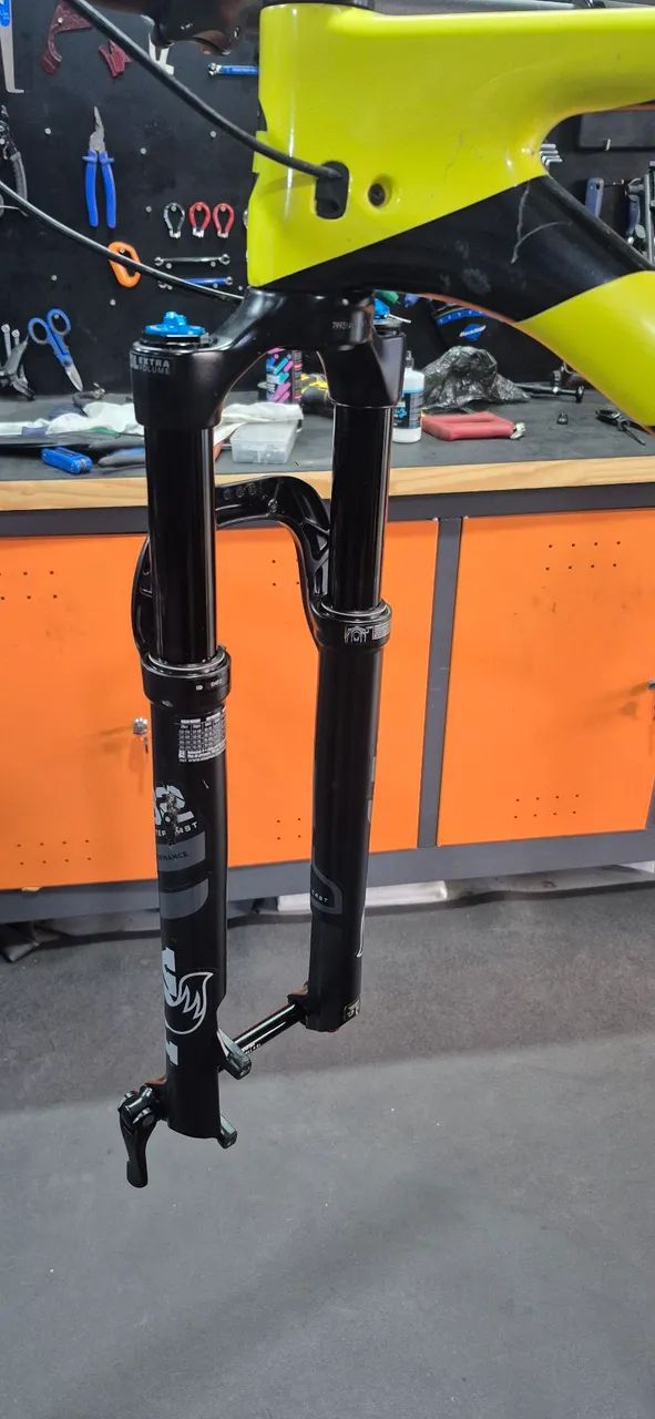 Suspensão FOX 32 stepcast performance  - Foto 4