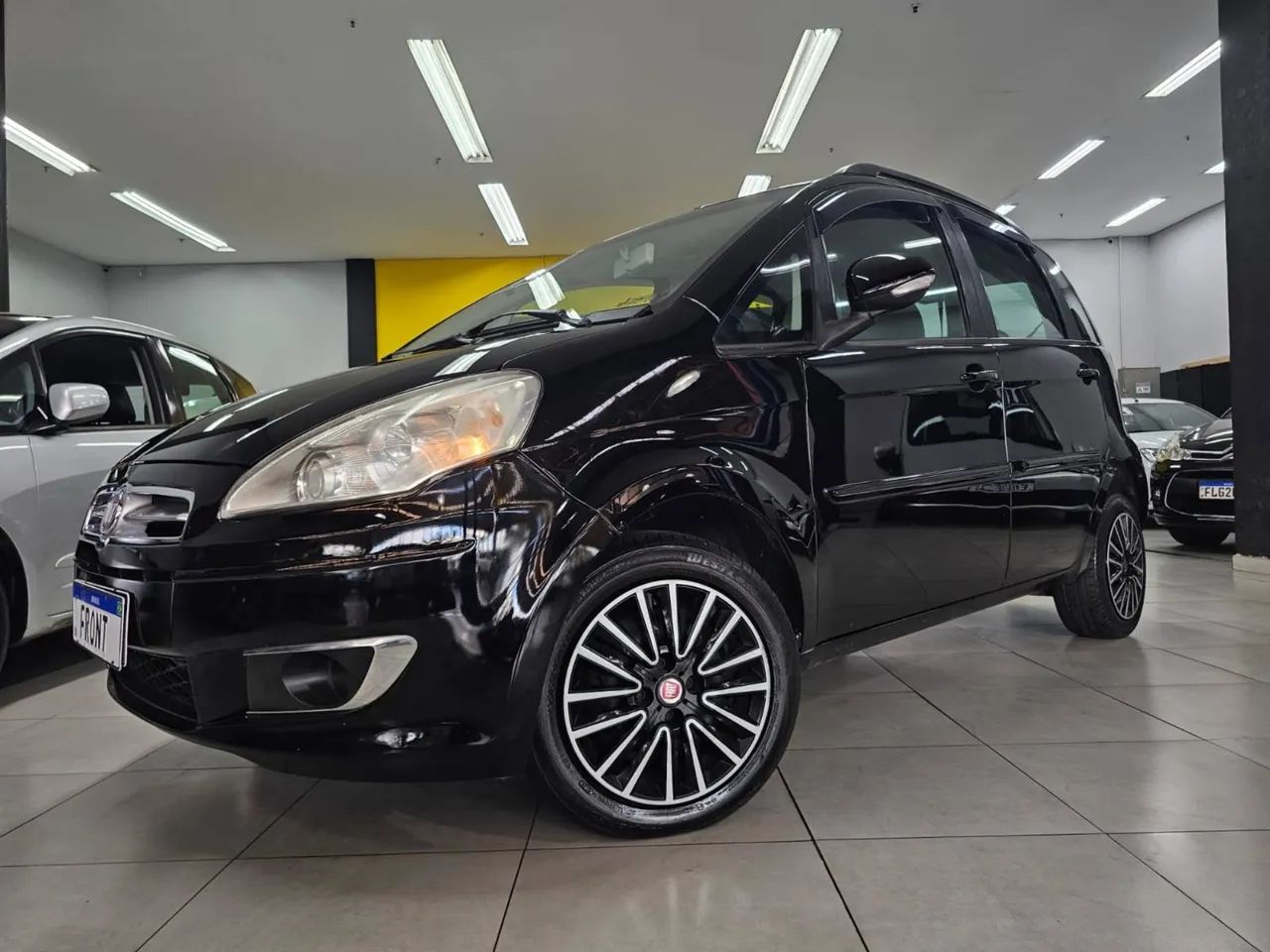 Fiat Idea Attractive 1.4 Fire Flex 8V 5P 2014 - Foto 2