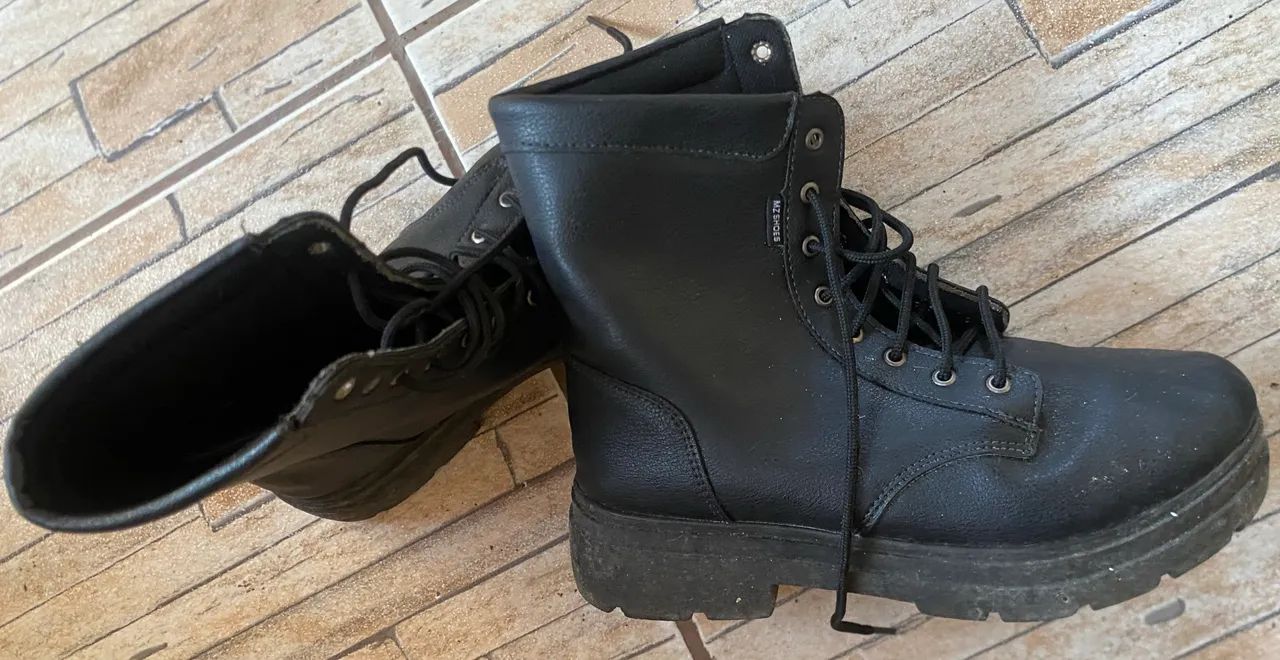 Bota cano alto preta - no 35