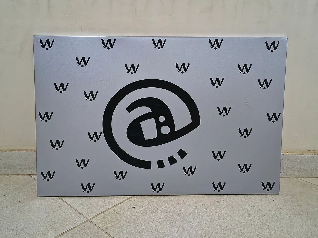 Quadro de avisos de metal