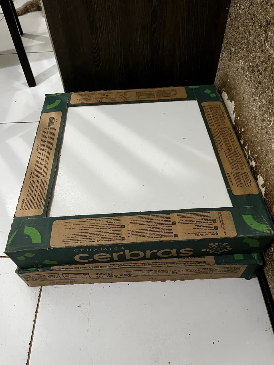 2 caixas com 11 pisos 46x46 (22 pisos - 2x 2,3m2)