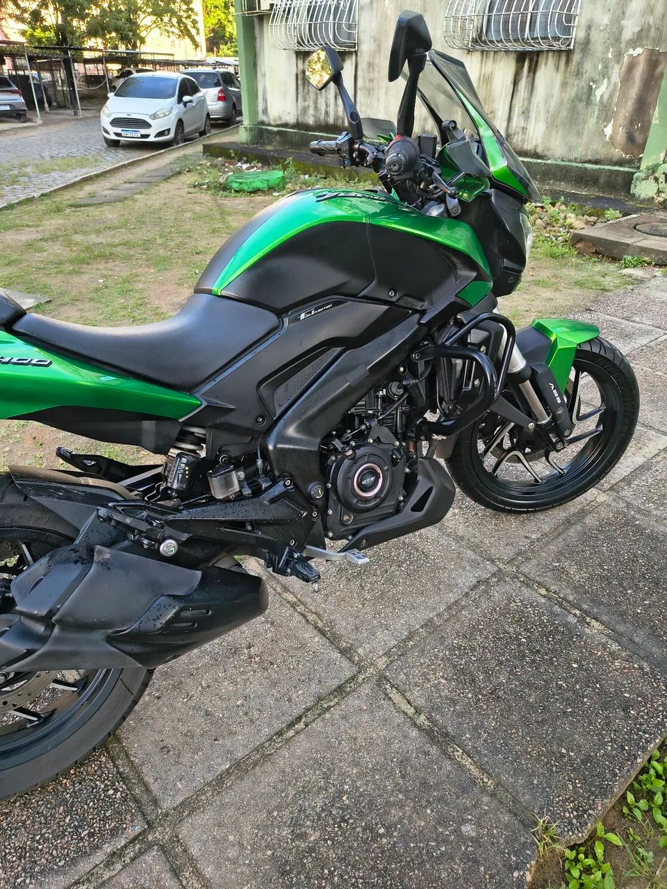 BAJAJ 400 ano 2024 - Foto 3