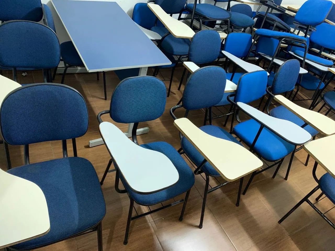 Cadeiras universitárias  - Foto 4