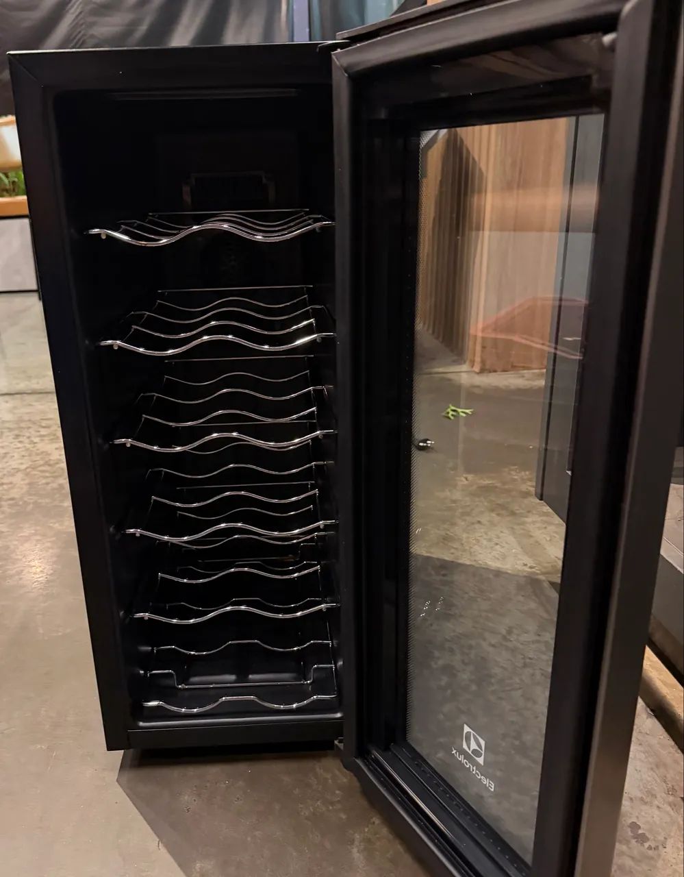 Adega Electrolux 12 Garrafas com LED