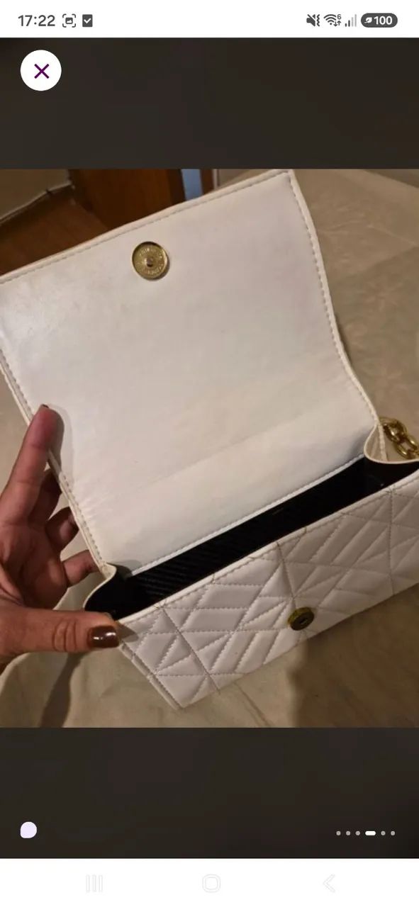 Bolsa branca com corrente dourada  - Foto 2