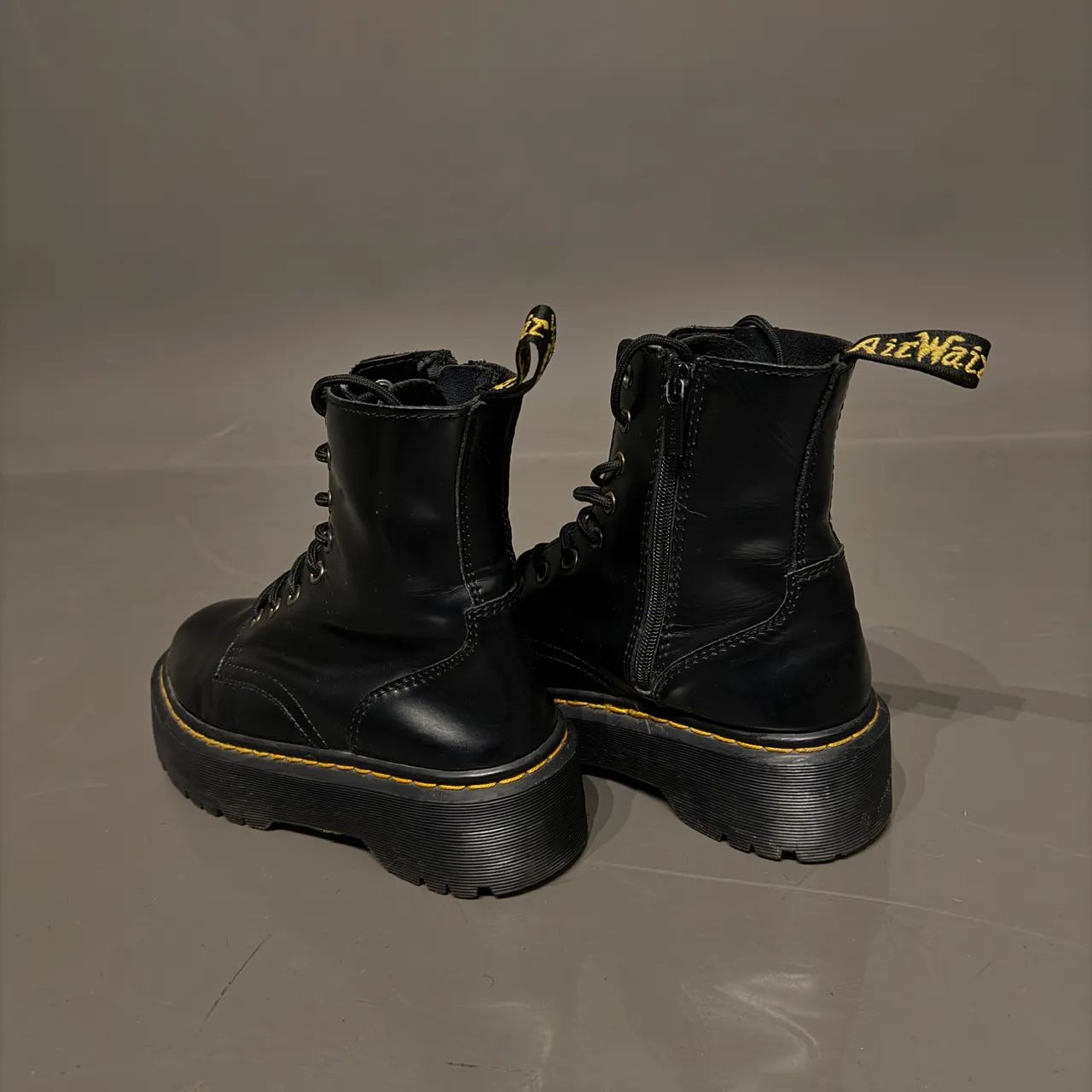Bota Dr Martens Preta 39/40 - Foto 5