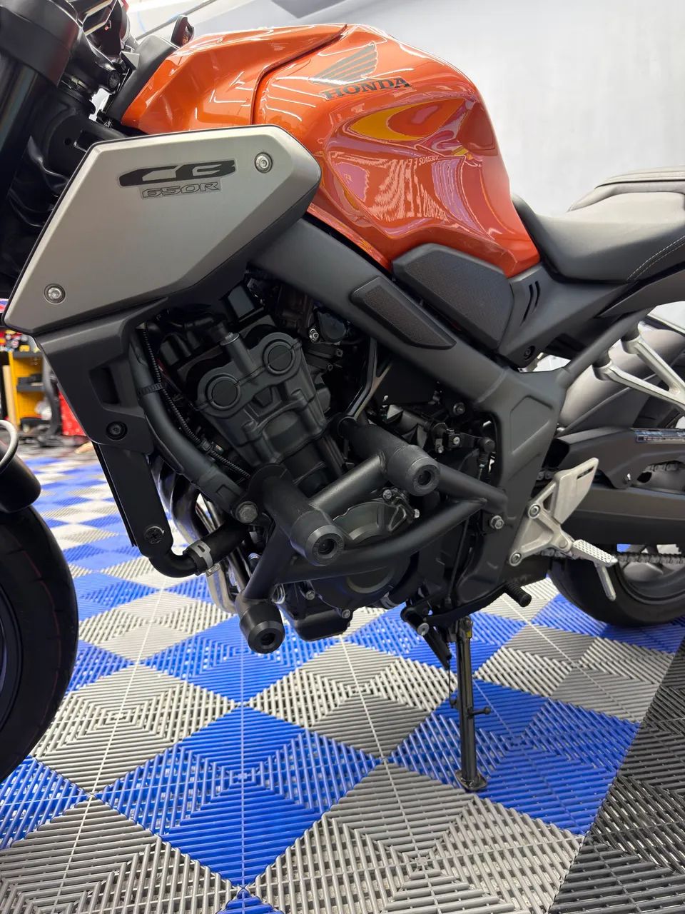 CB 650R 2024 - Foto 2