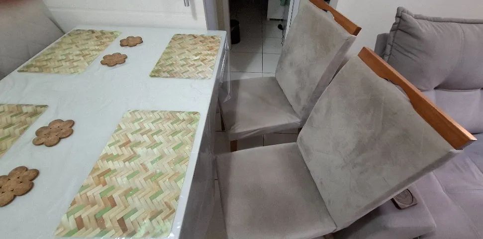 Mesa de jantar retangular com tampo de vidro e 4 cadeiras - Foto 4