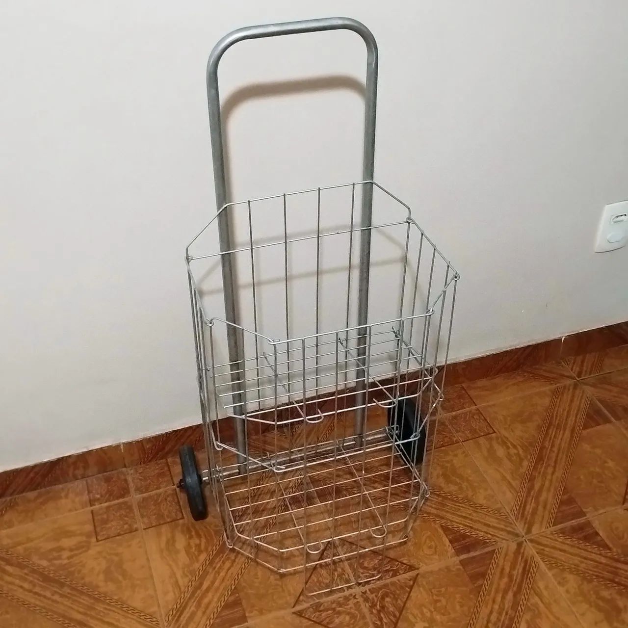 Carrinho de feira aramado