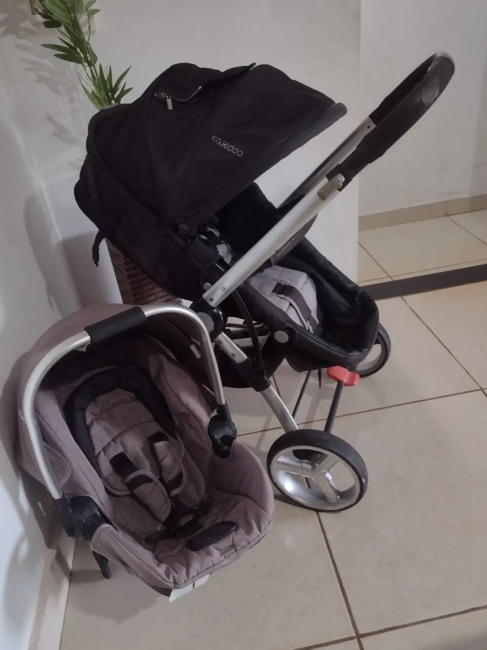 Carrinho moisés+bebê conforto 