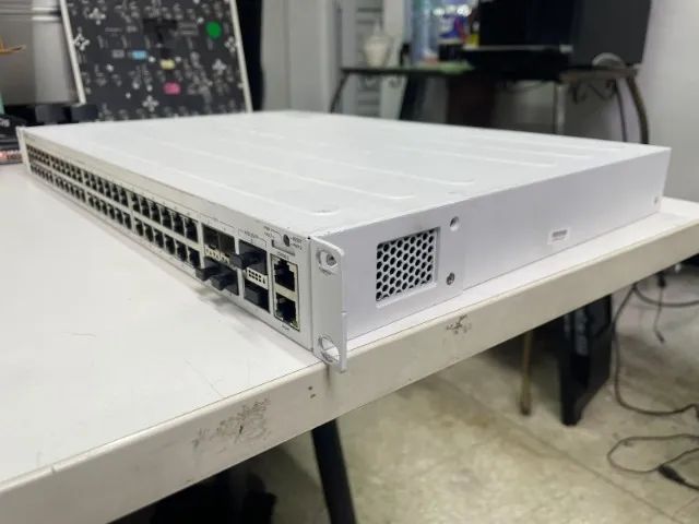 Switch MikroTik CRS354-48G-4S+2Q+RM - Foto 2
