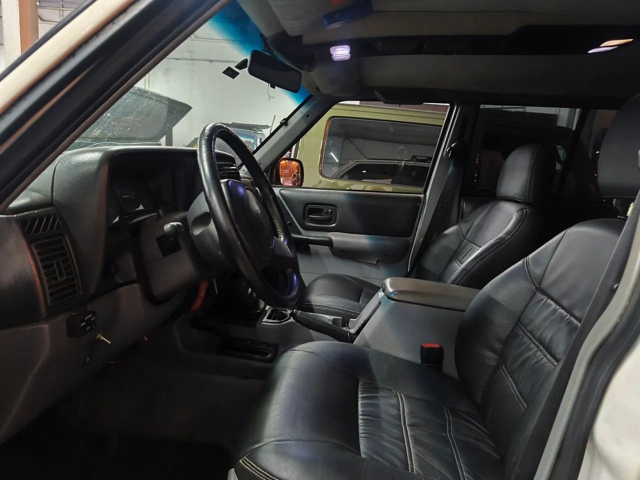 Jeep Cherokee Sport 4.0 Mec./Aut., foto 4 de 4