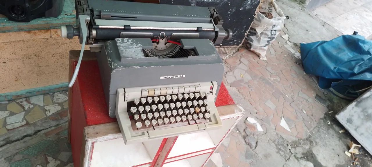 Máquina de datilografia relíquia R$150