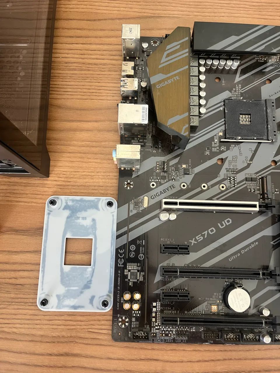 X570 Gigabyte UD Gaming  - Foto 5