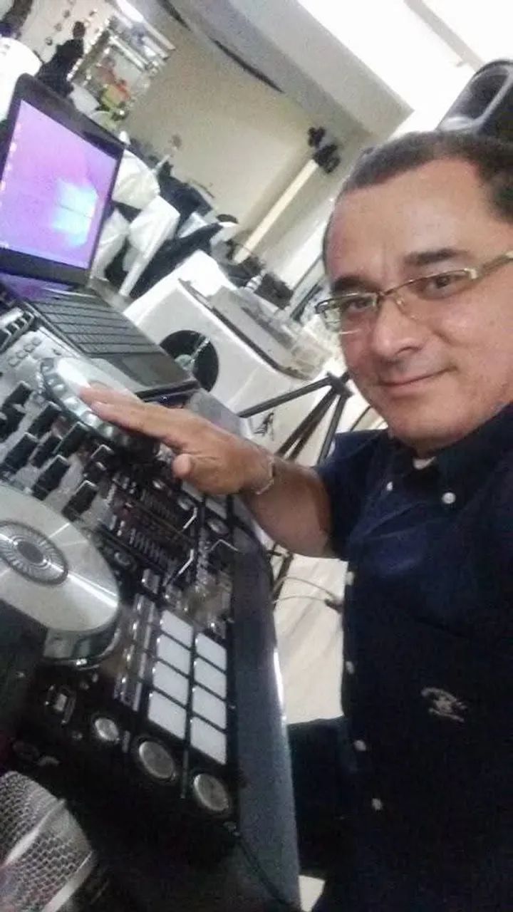 DJ, som e iluminação  - Foto 4