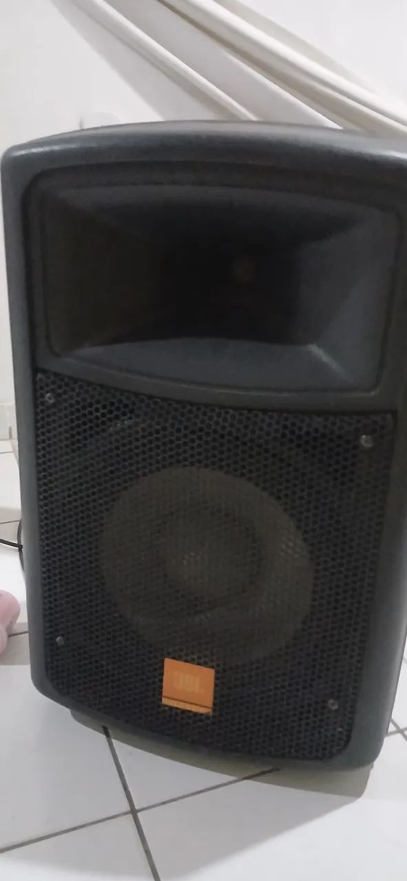 Caixa de som JBL ativa top de linha ,funcionando perfeitamente 