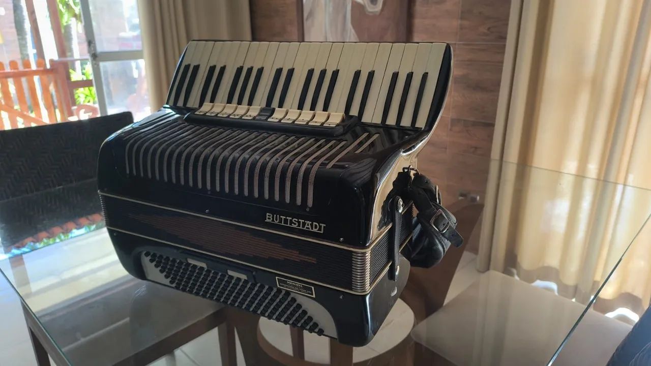 ACORDEON BUTTSTADT 4/5 VOZ PROFISSIONAL HIPER NOVA E AFINADA.. ( LINDA ) TOP DE SOM - Foto 4