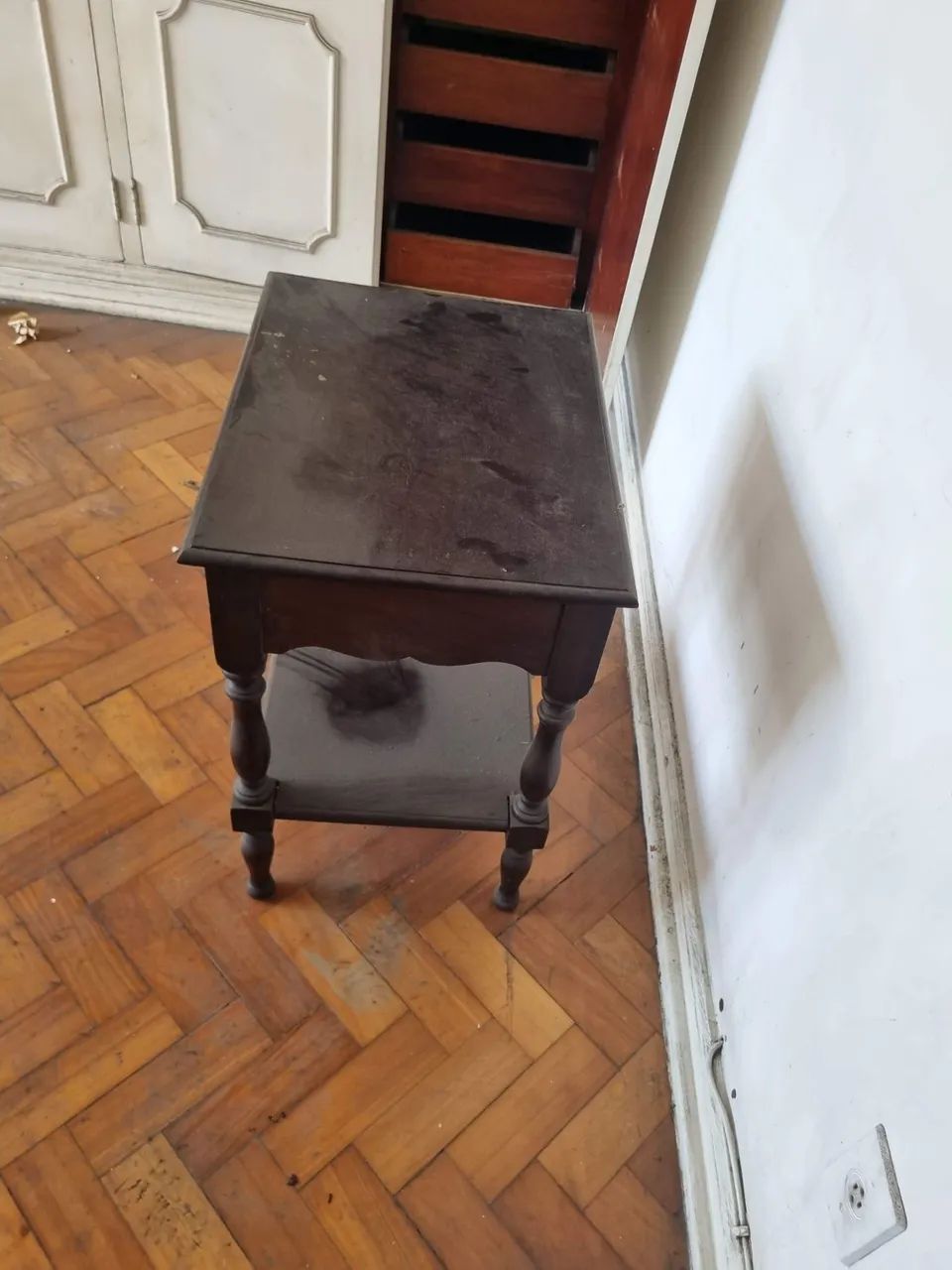 Mesa de cabiceira colonial anos 50. - Foto 3