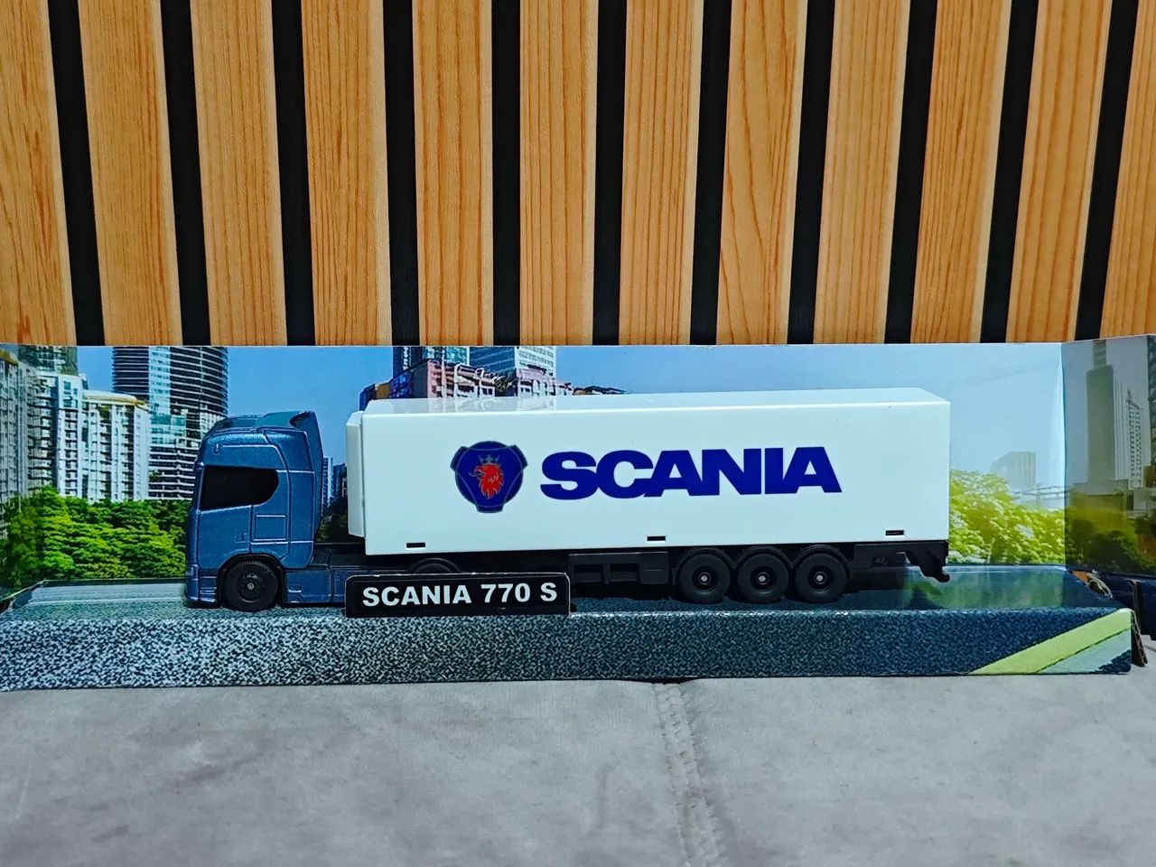 Miniatura caminhão Scania Maisto  - Foto 4