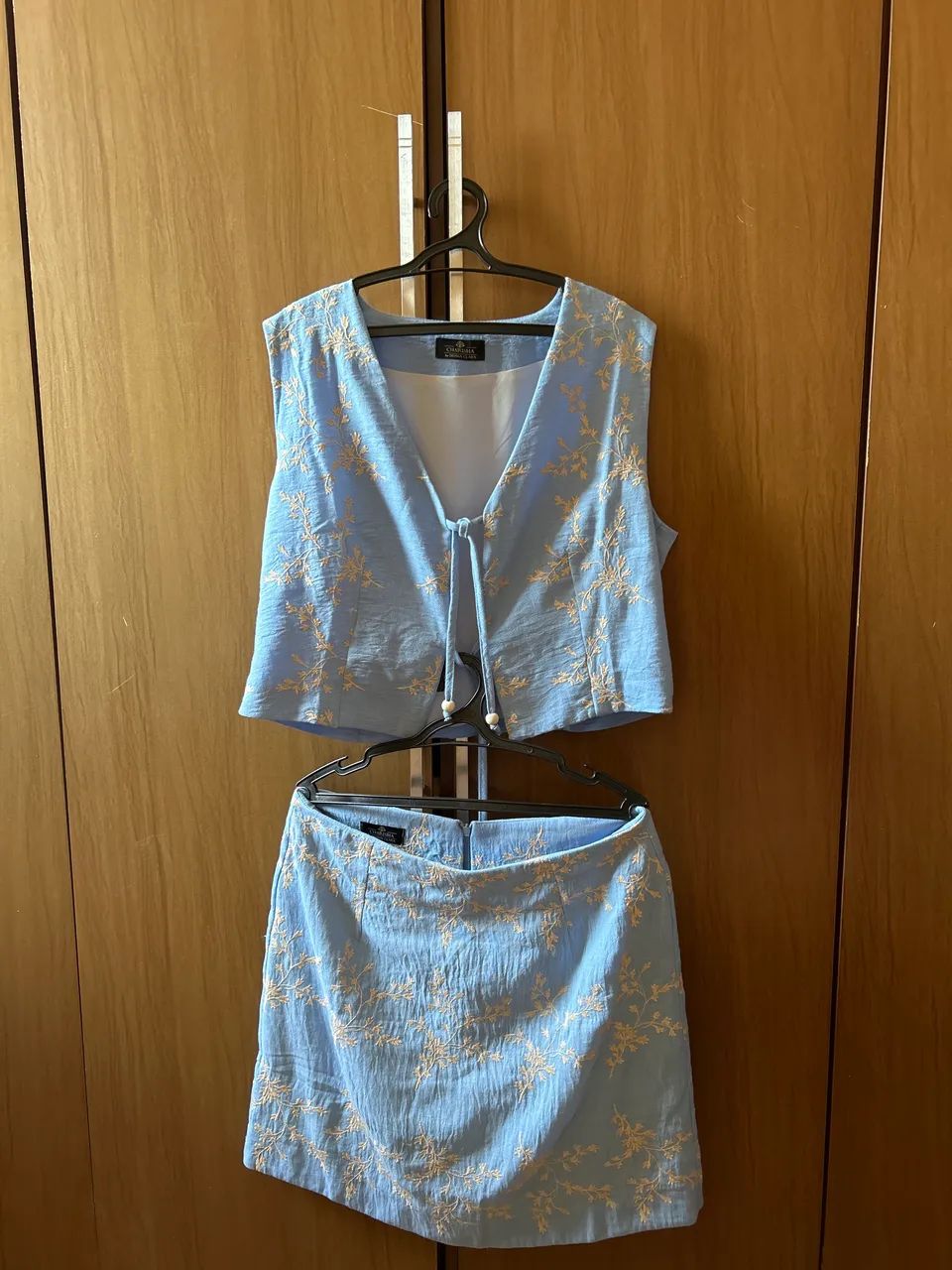 Conjunto de saia e colete 