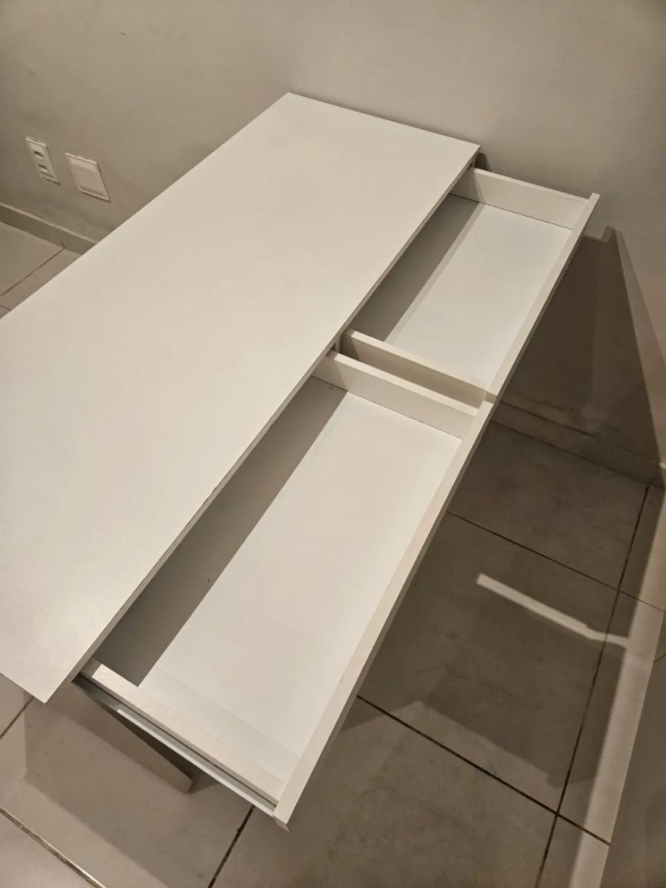 Mesa branca em MDF, base de ferro.  - Foto 2