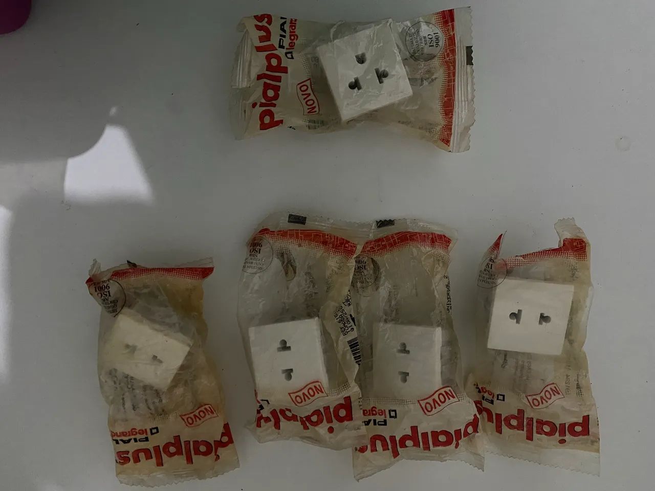 Tomada antiga Pialplus