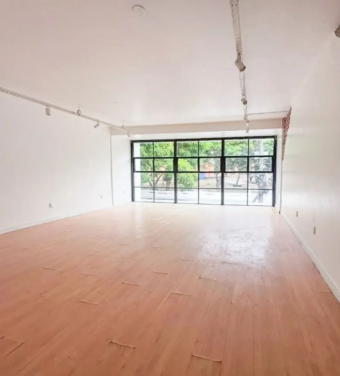 ALUGO AMPLO IMÓVEL COMERCIAL COM 370M²  - BAIRRO CAMPINA - Foto 4