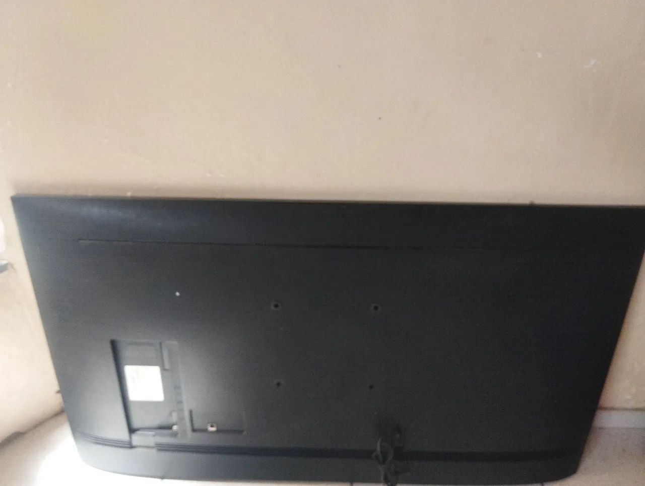 Tv com defeito pra retirar peças - Foto 2